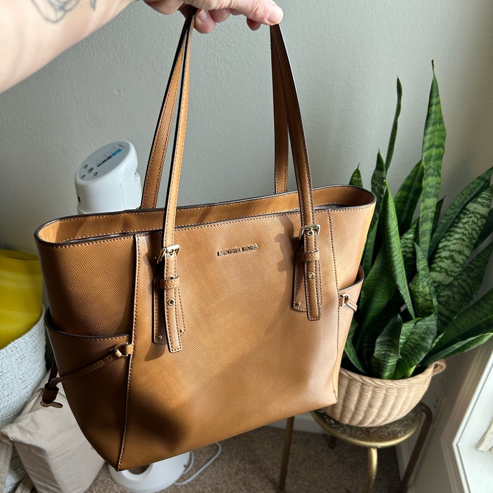 Micheal Kors Shoulder Bag | Tan